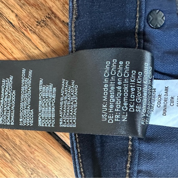 Liverpool Los Angeles in Dunmore Dark wash - Picture 5 of 7